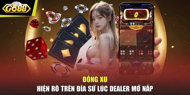 Đồng xu hiện rõ trên đĩa sứ lúc dealer mở nắp